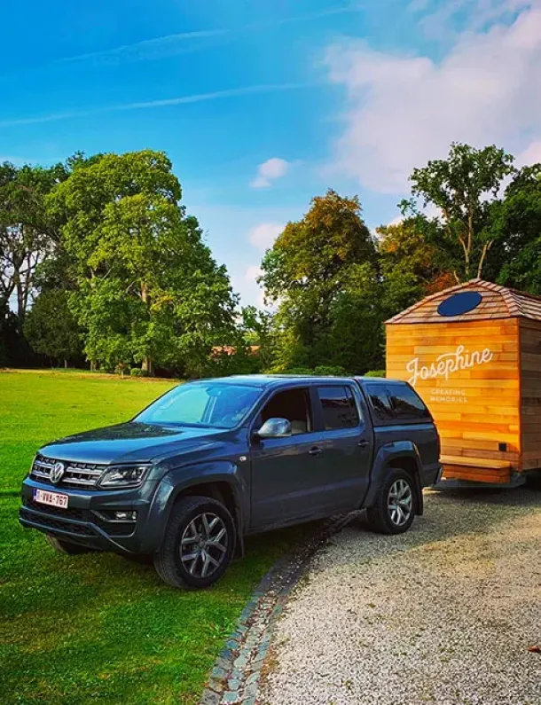 Tiny Josephine: Rumah Kayu dan Rustic