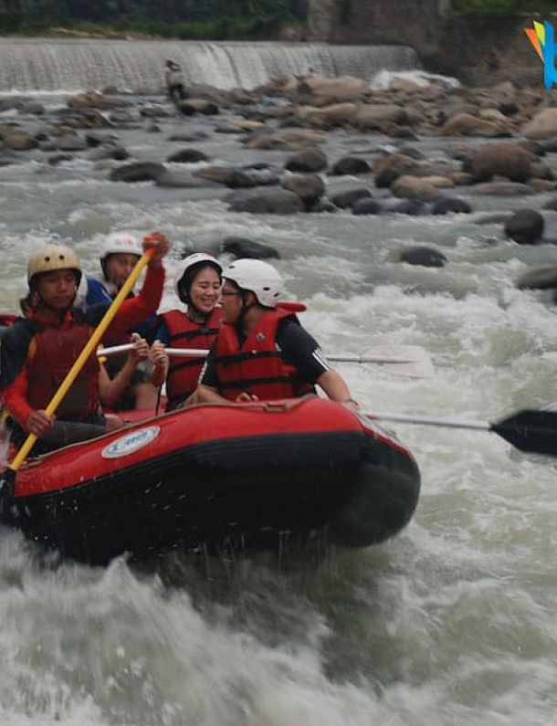 Ilustrasi Rafting di Sungai Ciberang